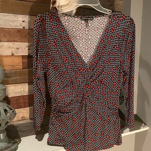 Pretty Cable and Gauge blouse with 3/4 sleeves and v-neck and fitted sides.